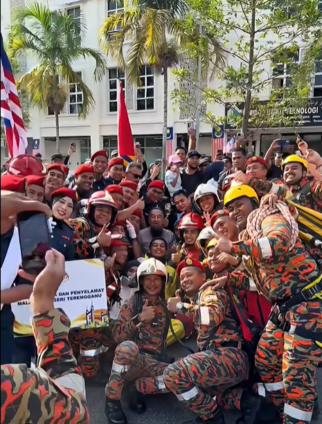 Image from: UAI Sekali Lagi Jadi Perhatian, Peserta Bomba Terengganu ‘Serbu’ Nak Bergambar
