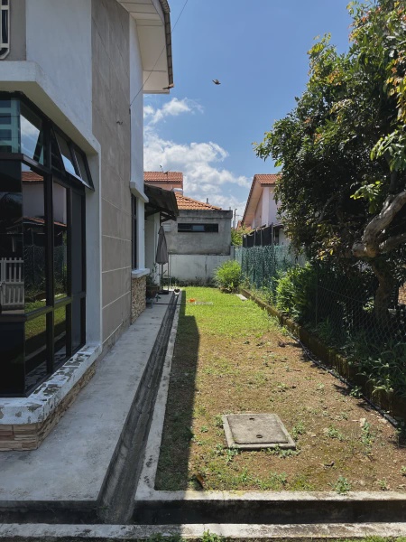 Image from: Lelaki Minta Cadangan Penuhi Ruang Kosong Di Halaman Rumah, Netizen Pula Bagi Idea ‘Luar Kotak’