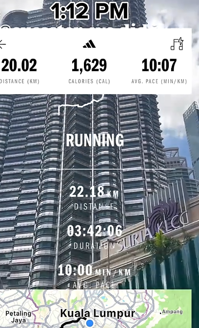 Image from: Mat Saleh Nekad Jalan Kaki 22KM Dari Taylor’s University Ke KLCC, Rupanya Sebab “Curious”