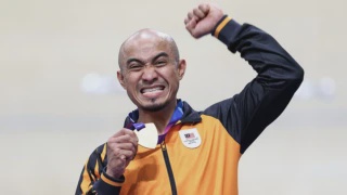 Image from: “Mereka Masih Perlukan Khidmat Saya," Azizulhasni Menangis Terharu Terima E-mel Dari KBS, MSN