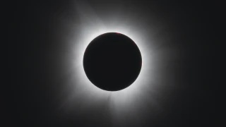 Image from: Gerhana Matahari Jadi ‘Kunci’ Buktikan Teori Einstein, Ini Kisah Eksperimen Eddington