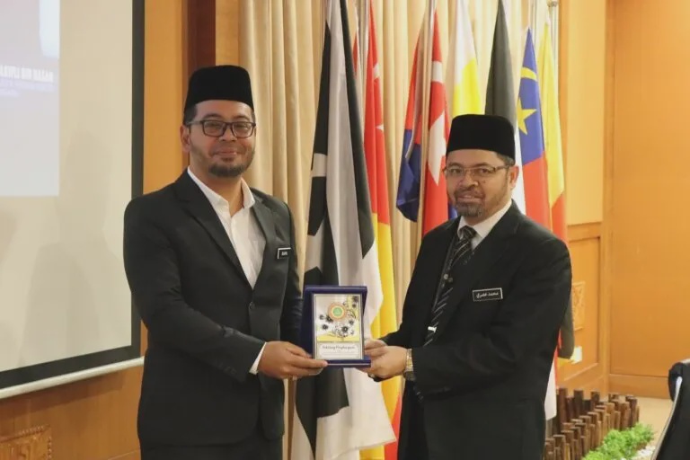 Image from: Kenali Latar Belakang Dr Zulkifli Hasan, Menteri Di Jabatan Perdana Menteri (Hal Ehwal Agama)