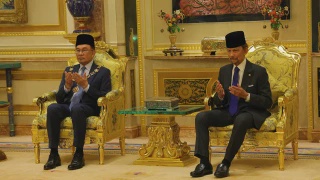 Image from: Tak Mahu Hampakan Anak-Anak Taska, ‘Uncle Anwar’ Hantar Pegawai Hadiri Hari Usahawan Cilik