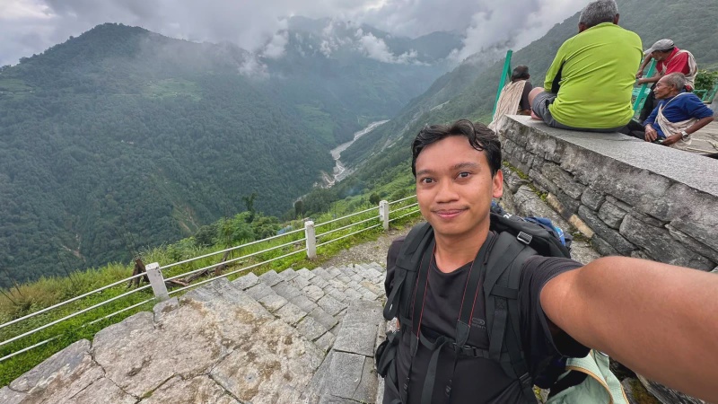 Image from: Tak Dapat Dihubungi, Kakak Mohon “Doakan Adik Saya Di Nepal Selamat”