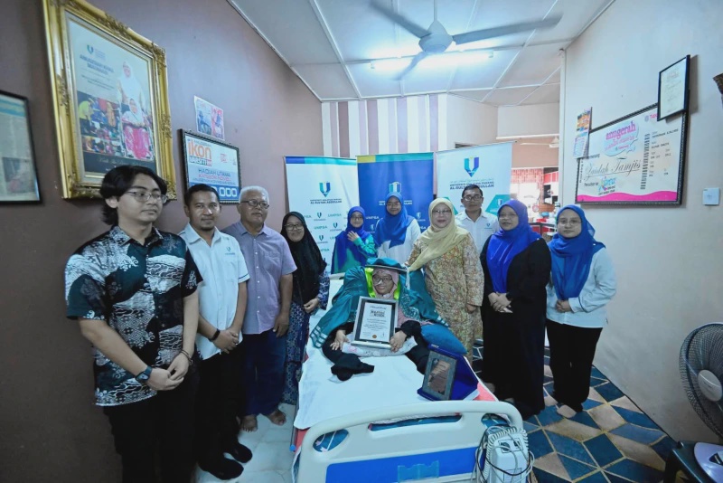 Image from: Dr. Siti Hawa Cipta Rekod MBOR, Pesakit SMA Pertama Tamat Pengajian Berterusan Hingga PhD