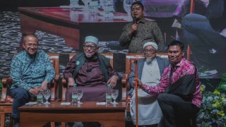 Image from: Zizie Izette Kongsi Sisi Positif Arwah Bung Moktar