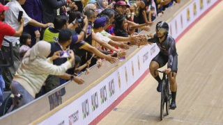 Image from: “Mereka Masih Perlukan Khidmat Saya," Azizulhasni Menangis Terharu Terima E-mel Dari KBS, MSN
