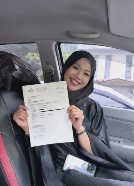 Image from: "Alhamdulillah," Bekas Penerjun Negara, Kimberly Bong Umum Peluk Islam