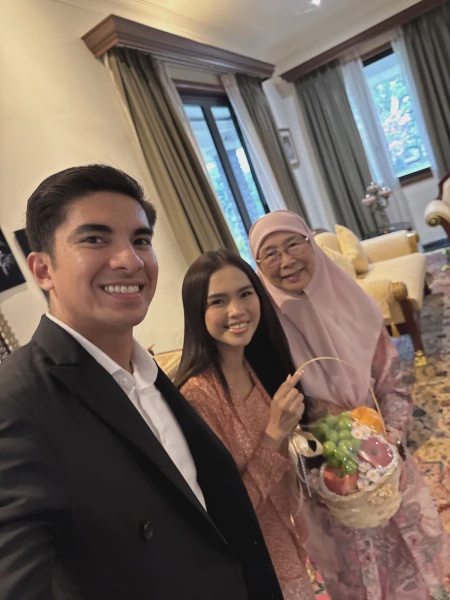 Image from: Syed Saddiq, Bella ‘Berguru’ Dengan Wan Azizah Sebelum Melangkah Ke Alam Rumah Tangga