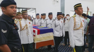 Image from: “Beliau Ibarat Bonda Saya Sendiri”- Hishammuddin Kenang Jasa Tun Dr Hasmah