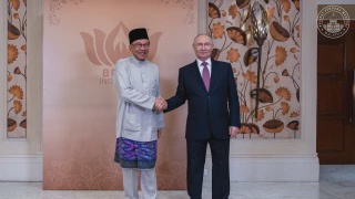 Image from: Keakraban Anwar Dan Modi Terserlah Dalam Pertemuan Dua Hala