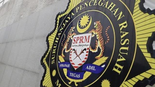 Image from: Isu Kelewatan Bekalan Baja: SPRM Rakam Keterangan Mohamad Sabu, KSU