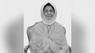 Image from: “Satu Kehilangan Besar Buat Seluruh Rakyat Malaysia...” Siti Nurhaliza Sebak Kenang Pemergian Tun Dr Siti Hasmah