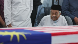 Image from: Sultan Selangor, Tengku Permaisuri Zahir Dukacita Atas Pemergian Tun Dr Hasmah