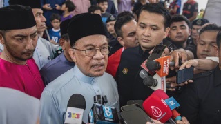 Image from: Najib Masih Berhadapan Pelbagai Kes Walaupun Jalani Tahanan Rumah