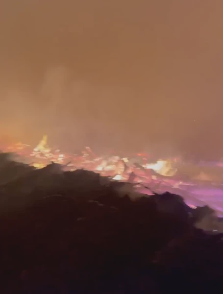 Image from: Api Kalimantan Masih Marak & Langit Bertukar Oren, Netizen Indonesia Gesa “Jangan Berhenti Bahas”
