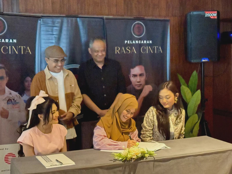 Image from: Ezad Lazim Lancar ‘Rasa Cinta’ Di Bawah Label Sendiri, Turut Perkenal Dua Artis Baharu