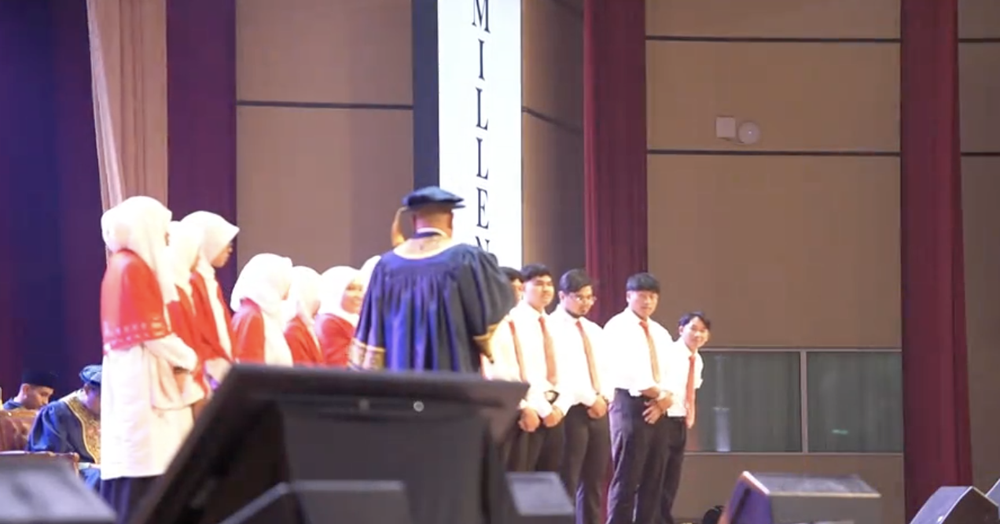 Image from: “Mereka Hebat,” Naib Canselor UPSI Rai Pelajar Anak Yatim, Ucapannya Buat Ramai Sebak