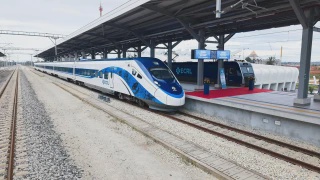 Image from: Lapangan Terbang Terbang Soekarno-Hatta Dibuka Semula