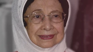 Image from: “Satu Kehilangan Besar Buat Seluruh Rakyat Malaysia...” Siti Nurhaliza Sebak Kenang Pemergian Tun Dr Siti Hasmah