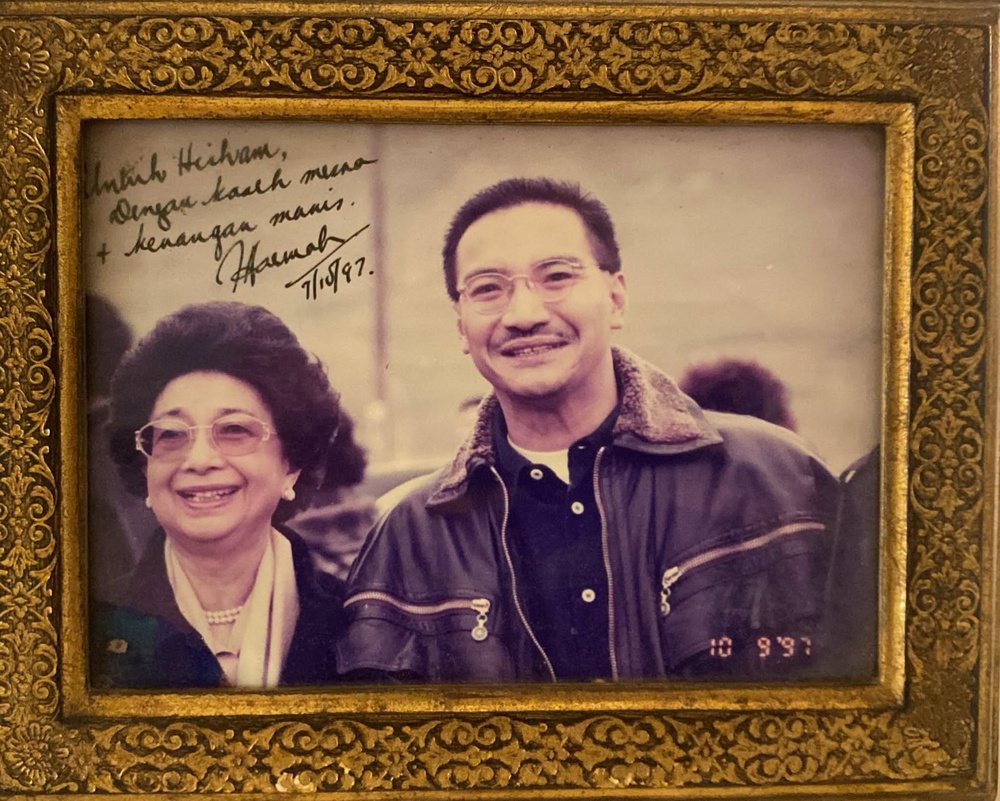 Image from: “Beliau Ibarat Bonda Saya Sendiri”- Hishammuddin Kenang Jasa Tun Dr Hasmah