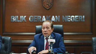 Image from: Tuanku Muhriz Tiba Di Tanah Air, Zahir Penghargaan Atas Sokongan