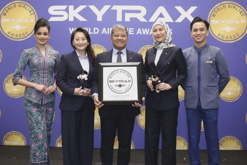 Image from: Kakitangan Malaysia Airlines Diiktiraf Terbaik Di Asia, Kru Kabin Ketiga Terbaik Dunia