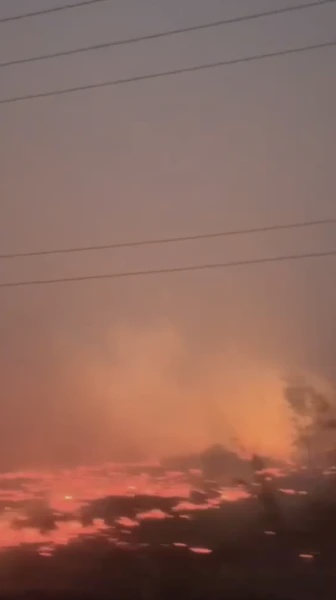 Image from: Api Kalimantan Masih Marak & Langit Bertukar Oren, Netizen Indonesia Gesa “Jangan Berhenti Bahas”
