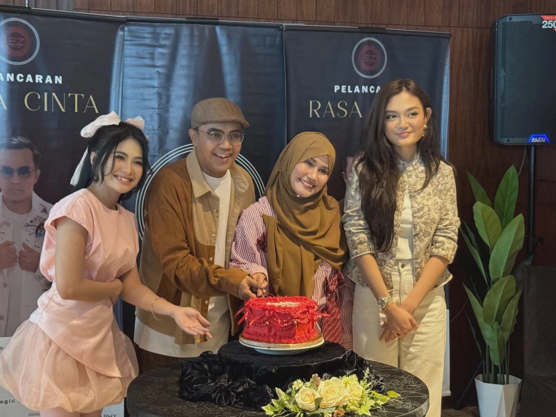 Image from: Ezad Lazim Lancar ‘Rasa Cinta’ Di Bawah Label Sendiri, Turut Perkenal Dua Artis Baharu