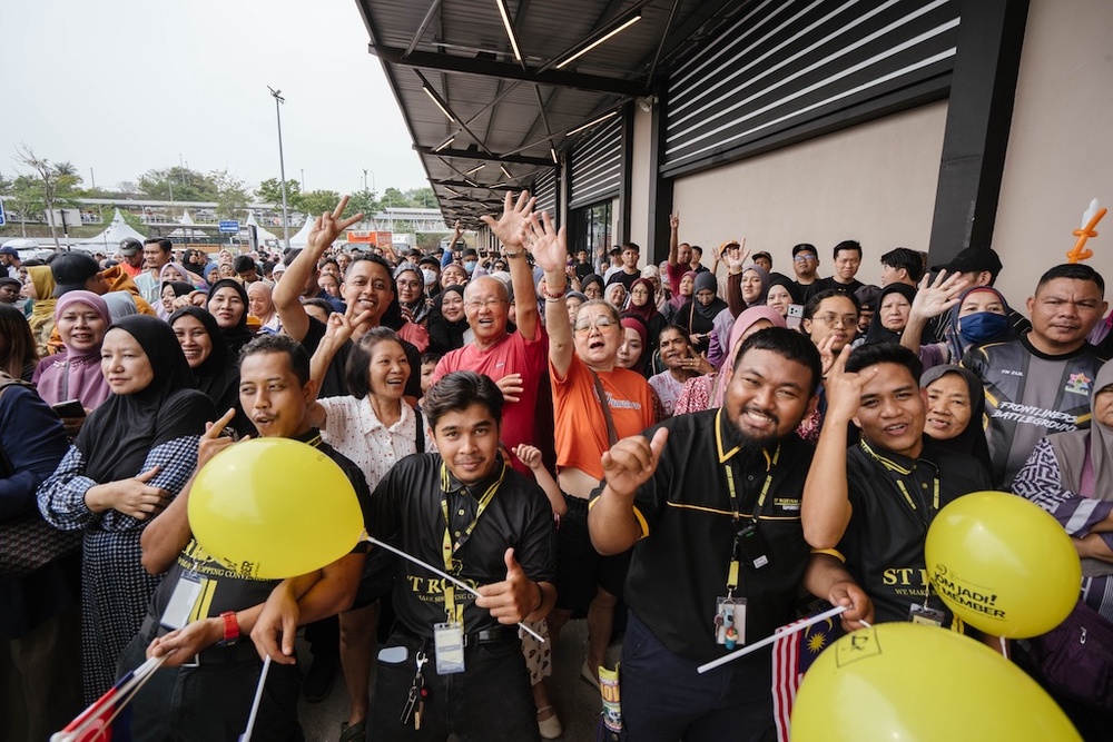 Image from: ST Rosyam Mart Tampoi Terima Lebih 15,000 Pengunjung Dalam 24 Jam, 10,000 Ahli Baharu Daftar