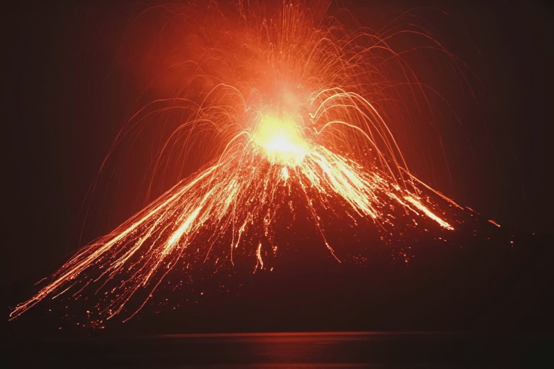Image from: Letusan Anak Krakatau: Abu Vulkanik Jejas Kawasan Kediaman Penduduk