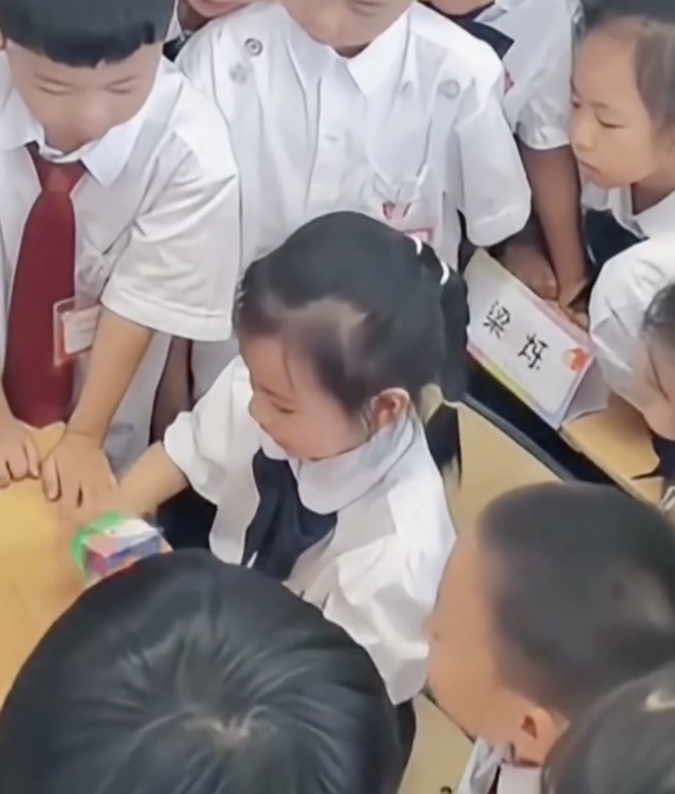 Image from: Baru Enam Tahun, Kanak-Kanak Ini Pecah Rekod Dunia Kiub Rubik