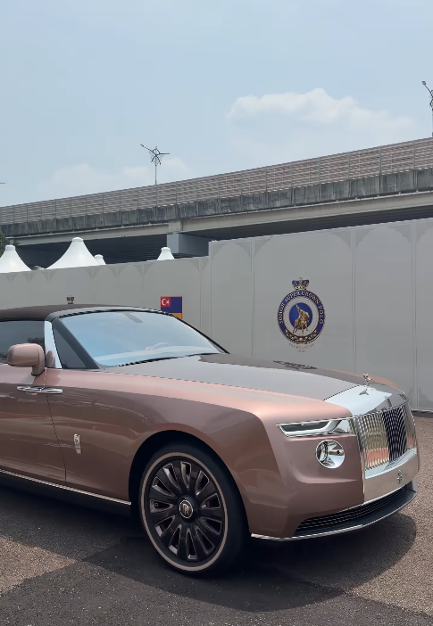 Image from: Tunku Ismail Pandu Rolls-Royce Boat Tail, Antara Tiga Unit Di Dunia