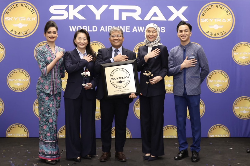 Image from: Kakitangan Malaysia Airlines Diiktiraf Terbaik Di Asia, Kru Kabin Ketiga Terbaik Dunia