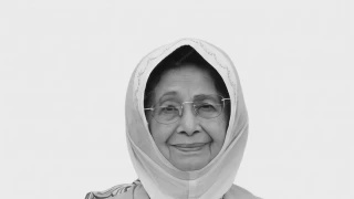 Image from: Abdul Hadi Ziarah Pusara Tun Hasmah, Imamkan Solat Jenazah
