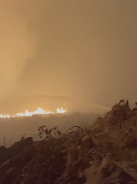 Image from: Api Kalimantan Masih Marak & Langit Bertukar Oren, Netizen Indonesia Gesa “Jangan Berhenti Bahas”