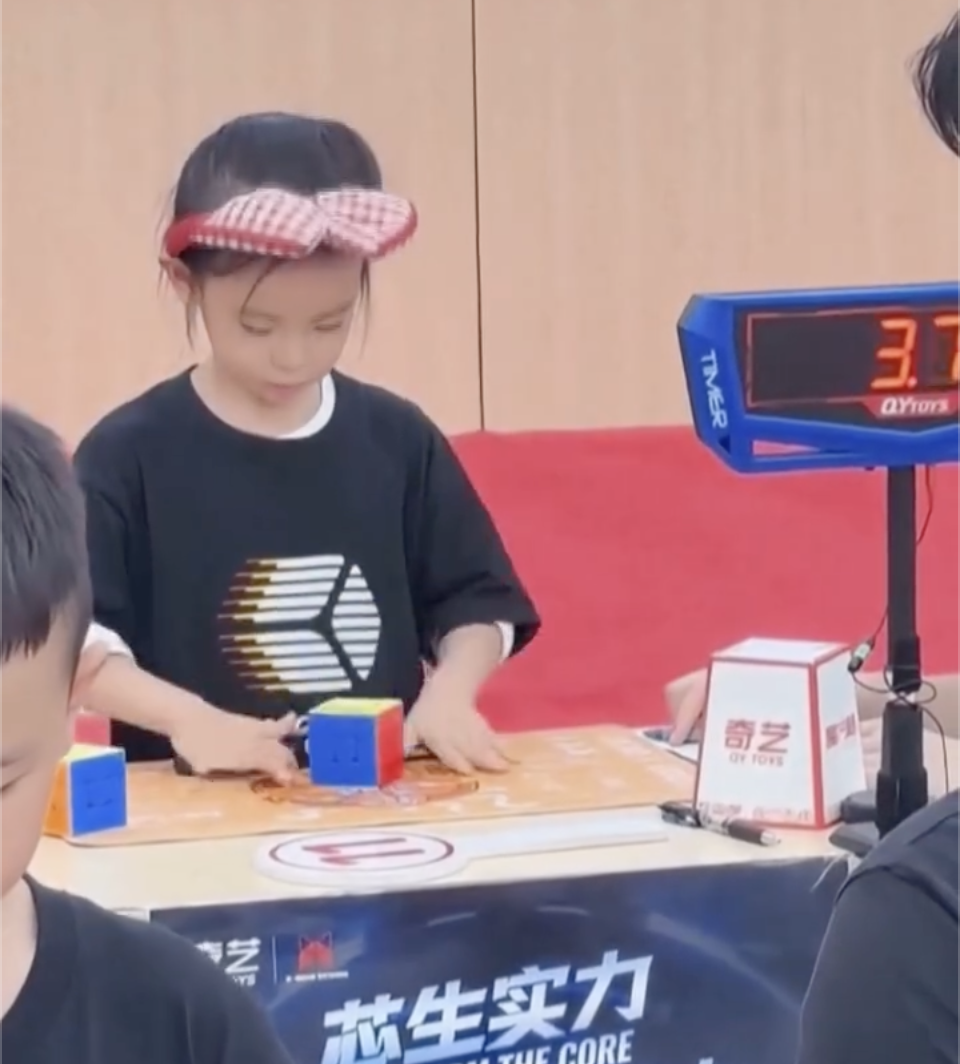 Image from: Baru Enam Tahun, Kanak-Kanak Ini Pecah Rekod Dunia Kiub Rubik