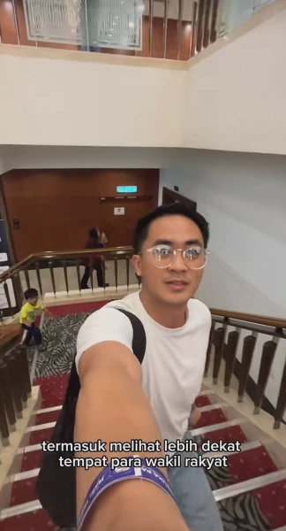 Image from: Lelaki Indonesia Teruja Pertama Kali Masuk Parlimen Malaysia, Puji Sifat Keterbukaan Negara