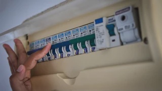 Image from: Kerajaan Perluas Perlindungan Bil Elektrik Hingga 800 kWj Sebulan - PM Anwar