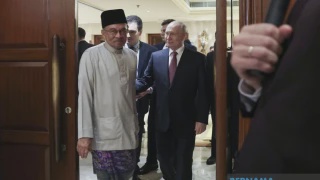 Image from: Lagu Hindi Klasik Dendangan PM Anwar Curi Perhatian Ramai