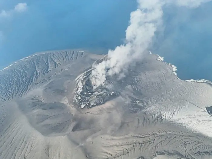 Image from: Gunung Berapi Meletus: Indonesia Tutup Lapan Lapangan Terbang, 170,000 Penumpang Terkandas