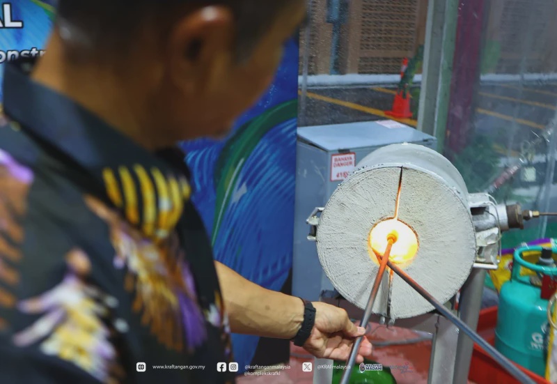 Image from: Hasil Tangan Je, Tapi 5 Perkara Ini Dah Cukup Buktikan Kenapa Produk Kraftangan Bernilai Tinggi