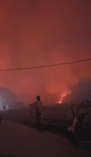 Image from: Api Kalimantan Masih Marak & Langit Bertukar Oren, Netizen Indonesia Gesa “Jangan Berhenti Bahas”