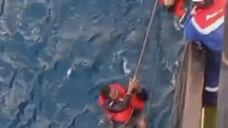 Image from: Berang Masalah 'Line' Berlarutan, Penduduk Ikat Juruteknik Pada Menara Telekomunikasi