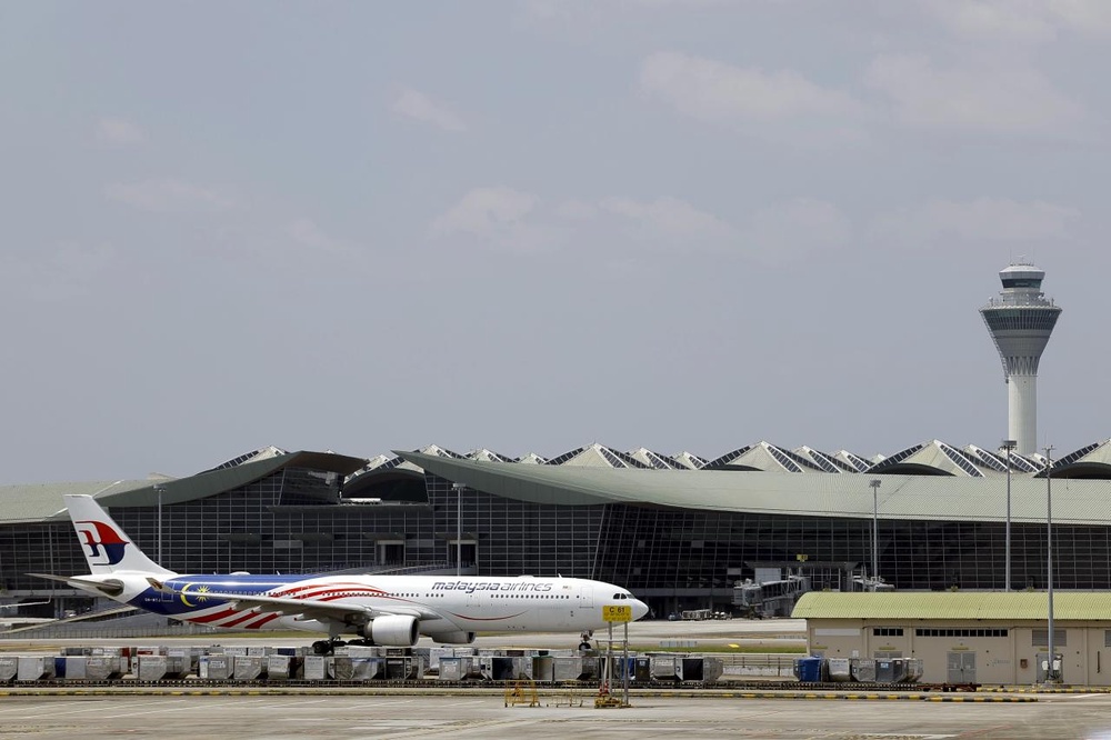 Image from: Kakitangan Malaysia Airlines Diiktiraf Terbaik Di Asia, Kru Kabin Ketiga Terbaik Dunia
