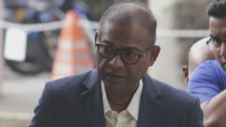 Image from: Abdul Azeez Pakai Baju Lokap, Gari Atas Kehendak Sendiri - SPRM