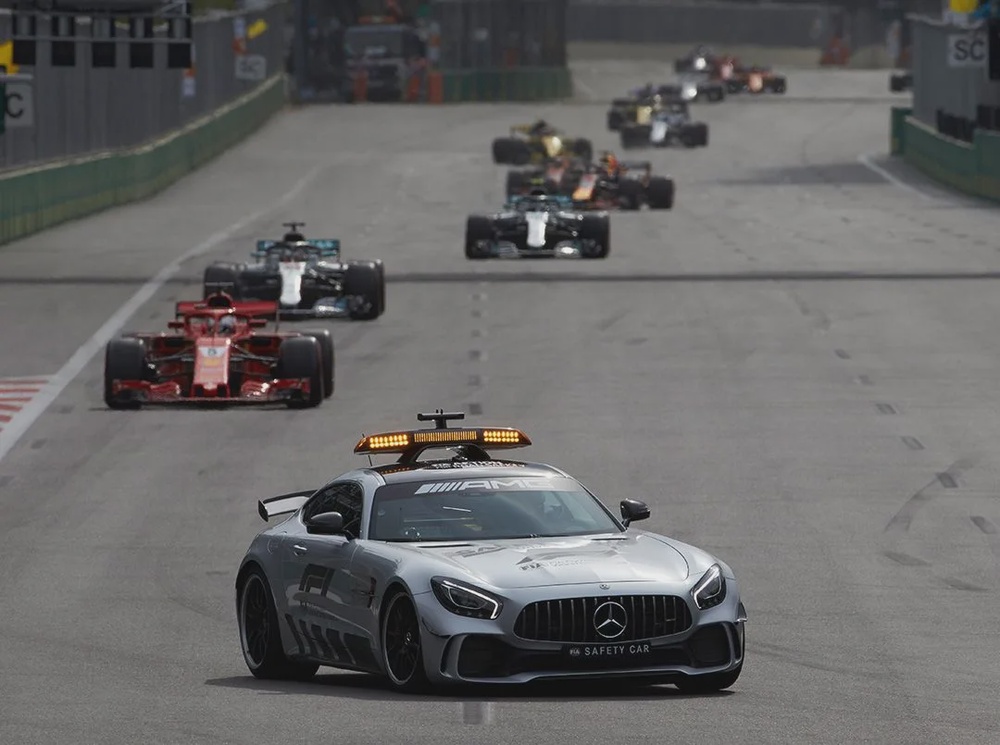 Image from: Kenapa Semua Ikut, Tak Potong? Rupanya Ini Fungsi ‘Safety Car’ Dalam F1