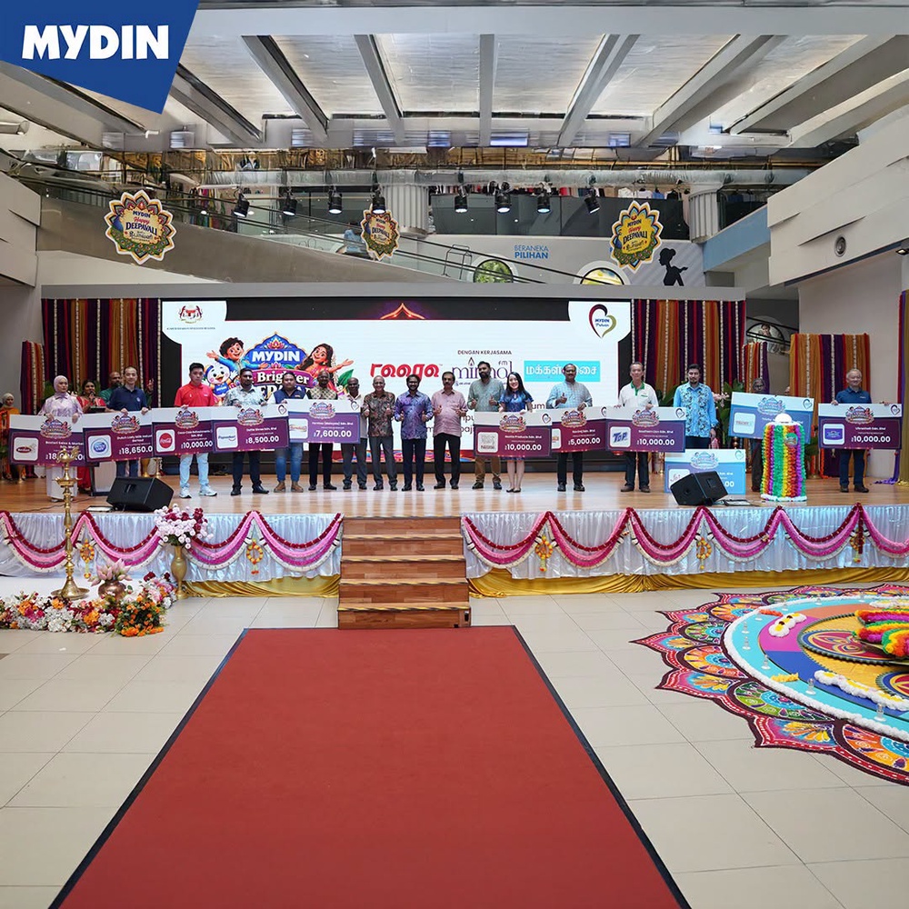 Image from: MYDIN Santuni 15 Rumah Kebajikan Sempena "A Brighter Deepavali"
