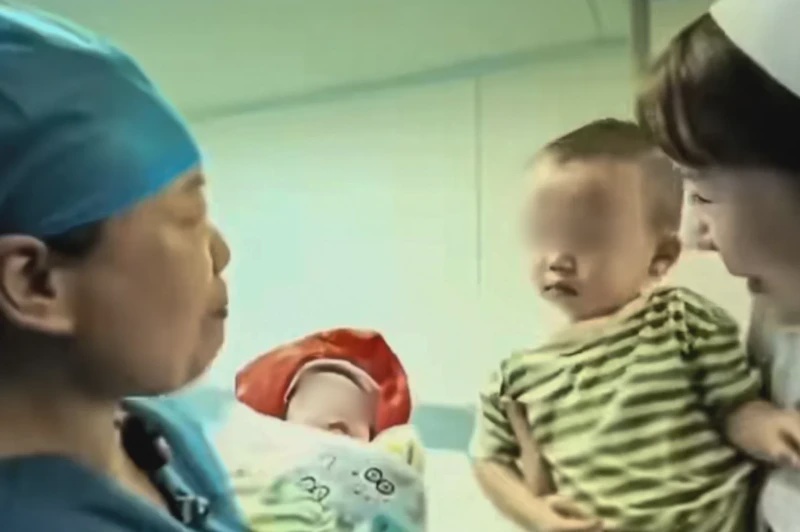 Image from: “Saya Baru 28 Tahun...” Wanita 60 Tahun Bersalin Anak Kedua, 2 Tahun Selepas Lahirkan Anak Lelaki