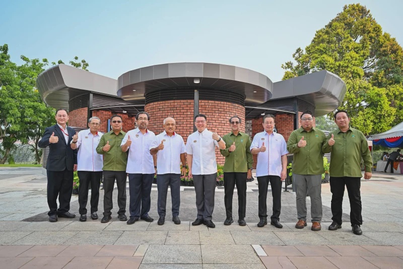 Image from: Tandas Pintar BMW-i Pertama Malaysia Dibuka Di Putrajaya, Dilengkapi Teknologi Tanpa Sentuhan